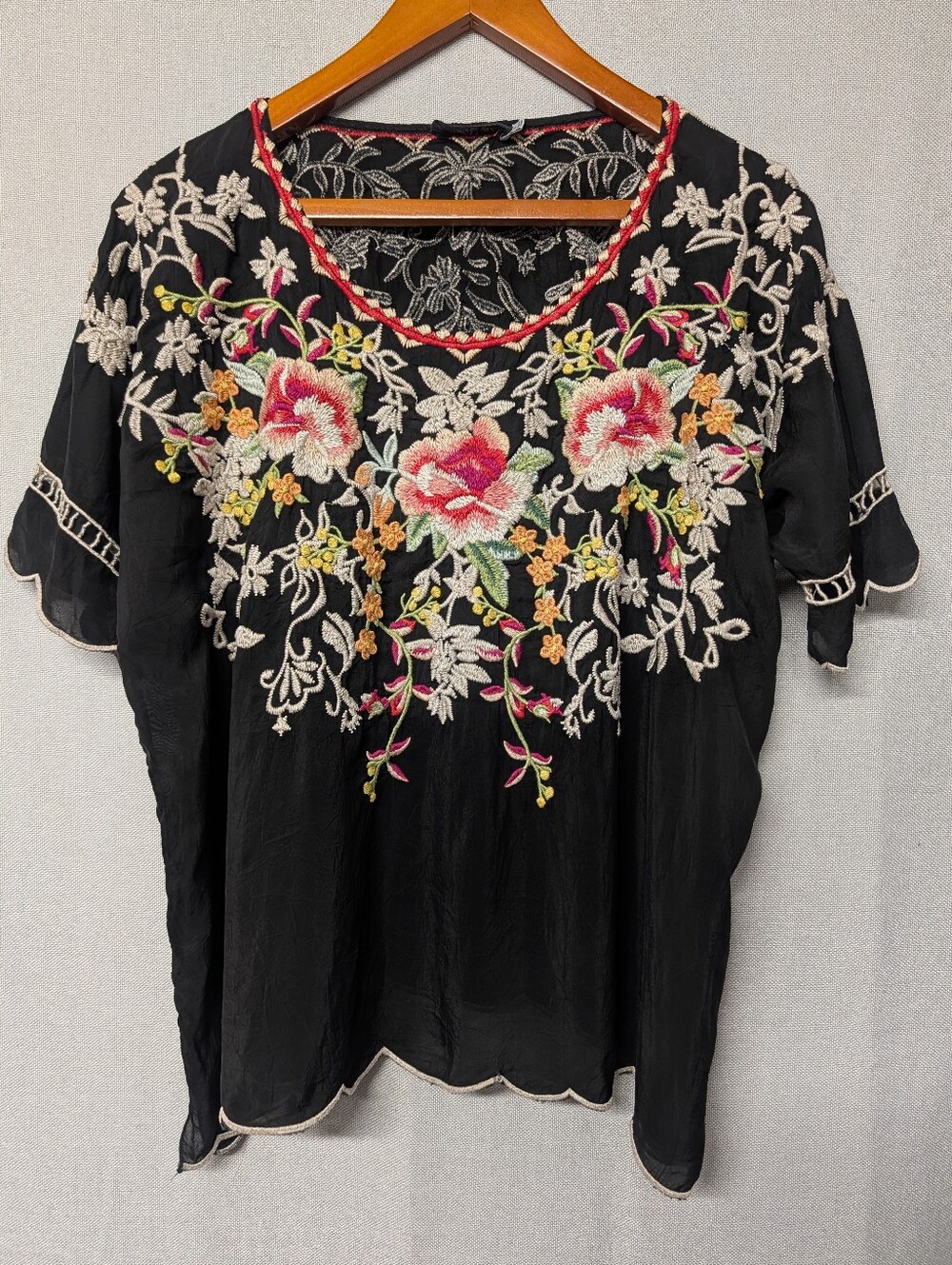 Johnny Was 🌸 Black Floral Embroidered Peasant Blouse Size Medium
